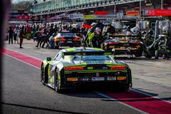 Valentino Rossi minul v závodě na tři hodiny v Imole boxové stání svého týmu