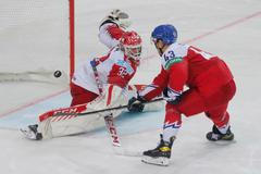 Sebastian Dahm a Šimon Hrubec v zápase Česko - Dánsko na MS 2021