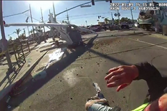 Tři vteřiny od jisté smrti. Pilota vytáhli z letadla okamžik před tím, než jeho stroj rozmetal vlak