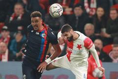 Jean-David Beauguel a Aiham Ousou v zápase 13. kola F:L Slavia - Plzeň