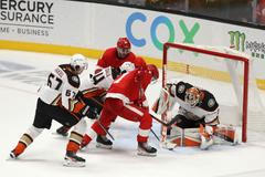 hokej, NHL 2021/2022, Detroit Red Wings at Anaheim Ducks, Lukáš Dostál, Filip Zadina