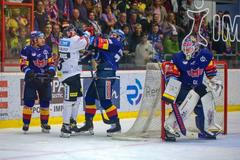 Šarvátka Martina Janduse s Janem Piskáčkem v zápase Motoru se Spartou