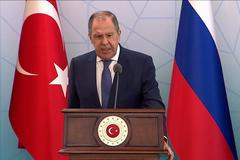 Ukrajinský novinář se zeptal Lavrova, co kradeného už Rusko mimo obilí prodalo