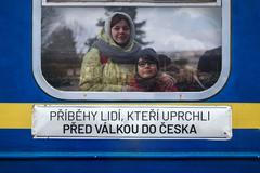 Medailonky lidí prchajících před válkou