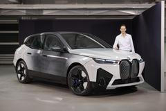 BMW představilo auto, které mění barvu