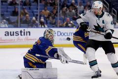 hokej, NHL 2021/2022, San Jose Sharks at Buffalo Sabres, Tomáš Hertl