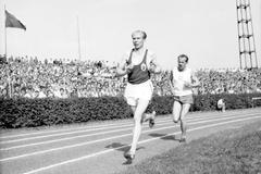 Belgičan Gaston Reiff a Emil Zátopek při běhu v roce 1948. Závod nakonec vyhrál Čechoslovák.