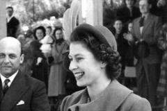 Královna Alžběta je 70 let ve funkci