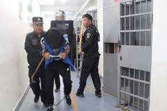 Jedna z uniklých fotografií, která zachycuje perzekuci Ujgurů v Číně.