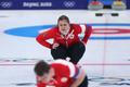 Zuzana Paulová při curlingovém zápase s Velkou Británií na ZOH 2022