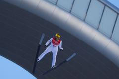 Filip Sakala v kvalifikaci středního můstku na olympiádě v Pekingu 2022