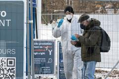 Ilustrační foto - koronavirus, pandemie, epidemie, rouška, respirátor, ulice, lidi, Češi