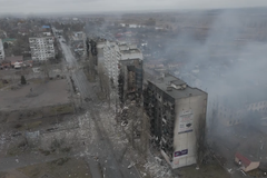 Záběry z dronu na poničené město Borodjanka