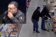 Pozor, zloděj za vámi! Nicnetušícího seniora okrádali v Praze desítky sekund