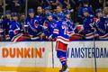 Filip Chytil z New Yorku Rangers (72) slaví gól v zápase NHL s New Jersey Devils