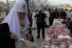 Ruský patriarcha se modlí za rychlé ukončení konfliktu na Ukrajině (23. 4. 2022)