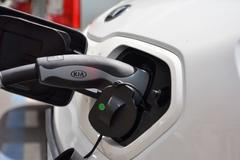 Elektromobil dobíjení