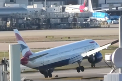 Letadlu se nepodařilo přistát. Pilot musel zvládnout kaskadérský kousek