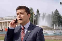 „Přijali jsme vás do EU,“ raduje se ukrajinský prezident. Merkelová si ale spletla telefonní čísla