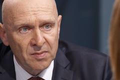 Dzuro: Bude-li někdo vyšetřovat zločiny na Ukrajině, bude muset vyšetřovat obě strany