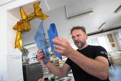 Skláři Kolektiv Ateliers, Nový Bor, zachraňují vitráže Průmyslového paláce