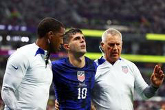 Zraněný Christian Pulisic poté, co dal gól v zápase MS 2022 Írán - USA