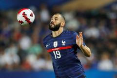 FILE PHOTO: World Cup - UEFA Qualifiers - Group D - Francie - Bosna