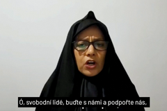 Neteř íránského nejvyššího vůdce vyzývá svět, aby přerušil styky s její zemí a podpořil tak protesty