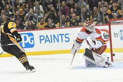 NHL: New Jersey Devils at Pittsburgh Penguins: Vítek Vaněček a Jevgenij Malkin