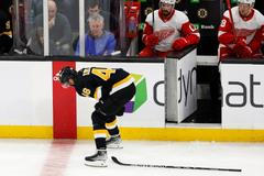 NHL: Detroit Red Wings at Boston Bruins