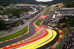 Legendární pasáž trati ve Spa-Francorchamp nazvaná Eau Rouge - Raidillon