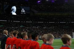 Domácí hymna a minuta ticha před zápasem Anglie - Německo