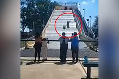 Netypická skluzavka zůstala otevřená jen pár hodin. Návštěvníci na ní riskovali zranění