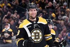 Bostonský útočník Pavel Zacha