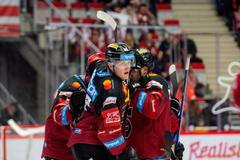 Miroslav Forman ze Sparty slaví gól v zápase proti Třinci