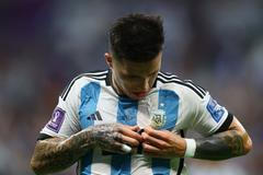 Enzo Fernández slaví gól v zápase MS 2022 Argentina - Mexiko