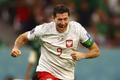 Robert Lewandowski slaví gól v zápase MS 2022 Polsko - Saúdská Arábie