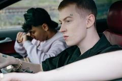 Na tohle Česko čekalo. Film o zlaté mládeži Banger je svěží a závěr mu diváci odpustí