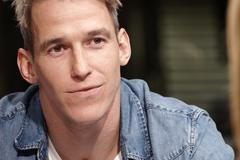 Po útoku málem zemřel, teď je hvězdou para hokeje: Odkryl jsem deku a viděl jen pahýl