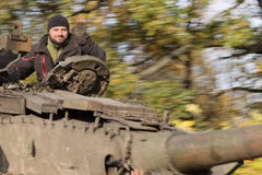 Ukrajinci používají tanky ze sovětské éry. Útočí jimi na Rusy u Bachmutu