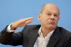 Olaf Scholz na tiskové konferenci v budově kancléřství v Berlíně.