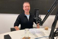 Novinařinu mám velmi rád, říká komentátor Hospodářských novin Petr Honzejk