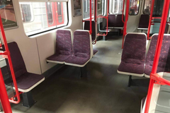 Metro-sedačka otočená o 90 stupňů