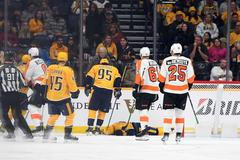 Zranění Marka Borowieckiho v utkání Nashville Predators - Philadelphia Flyers