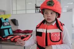 RFE - Ukrajinci vyrábí neprůstřelné vesty pro děti