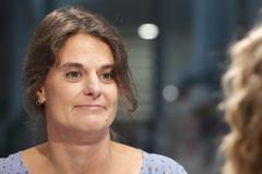 Pěšky, nebo s "mama taxi"? Kvůli autům je před školami nebezpečno, říká Klimešová