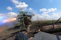 Ukrajinci jsou připraveni bojovat s takzvanými mopedy. Využívají zbraně ze zahraničí