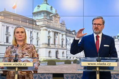 Premiér Petr Fiala a ministryně obrany Jana Černochová