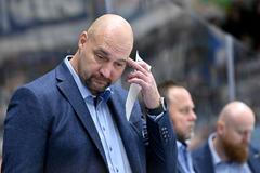 Libor Zábranský na střídačce hokejové Komety Brno