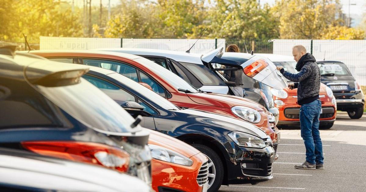 Exkluzivní čísla o autech z druhé ruky: Po těchto ojetinách se v bazaru jen zaprášilo